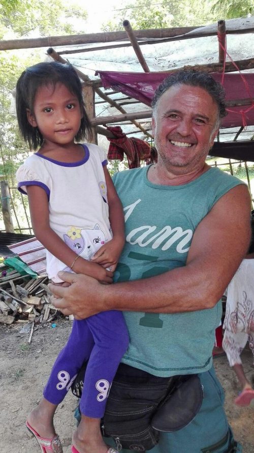 43 Angelo con Maryma in braccio 2019